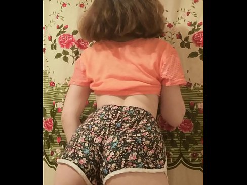 ❤️ Garota jovem e sexy tirando seus shorts da câmera ❤️❌ Porno fodido em nós ❌❤