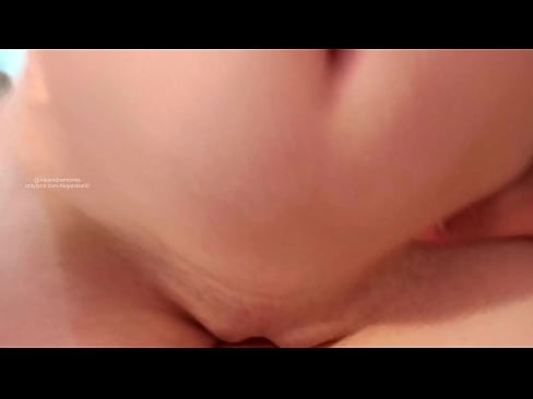 ❤️ Dormindo no quarto da minha irmã e foi assim que acordei ❤️❌ Porno fodido em nós ❌❤