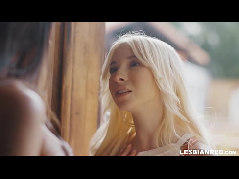 ❤️ A menina volta para casa alguns meses depois e acaba comendo a xoxota de sua madrasta ❤️❌ Porno fodido em nós ❌❤